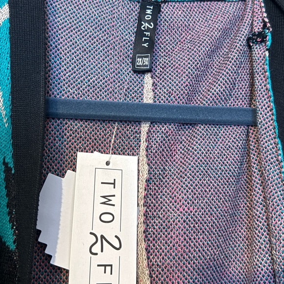 Women's Aztec Patterned Plus Cardigan - Picture 3 of 7